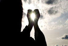 太阳报:吉祥物扮演者指控哈兰德致其疑似脑震荡,曼城否认.